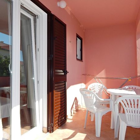 Apartments Luce - Family Friendly & Parking Паг Екстериор снимка