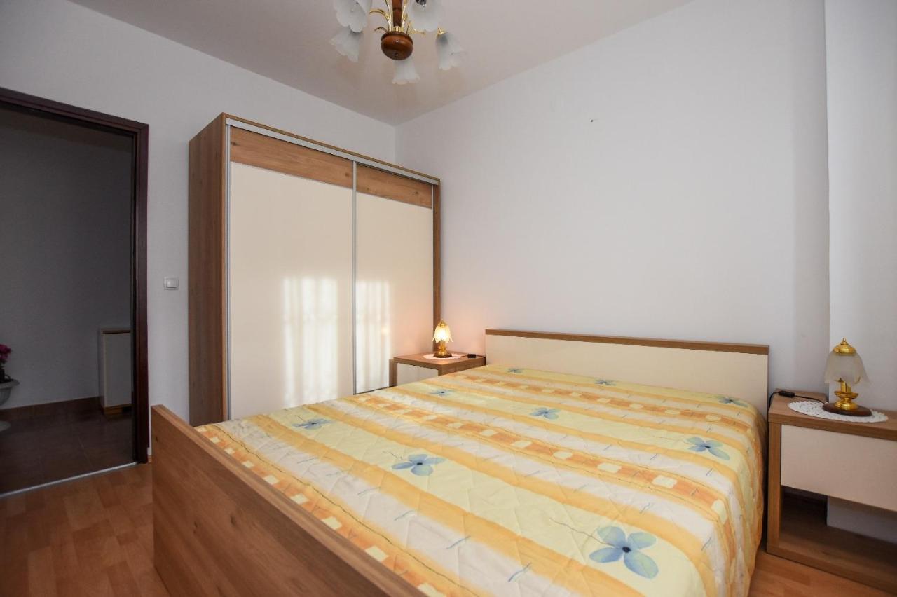 Apartments Luce - Family Friendly & Parking Паг Екстериор снимка