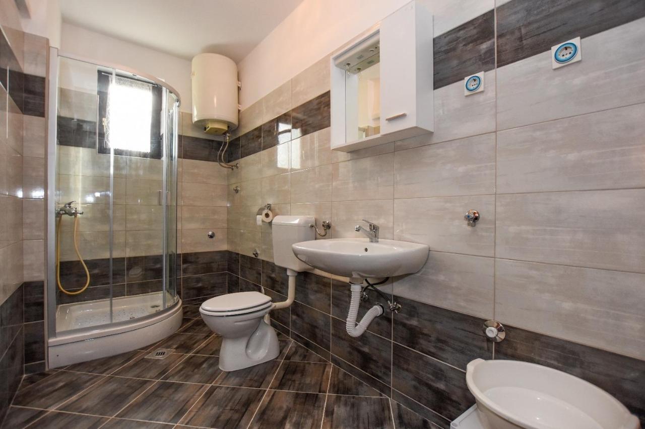 Apartments Luce - Family Friendly & Parking Паг Екстериор снимка