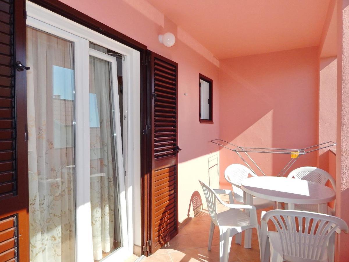 Apartments Luce - Family Friendly & Parking Паг Екстериор снимка