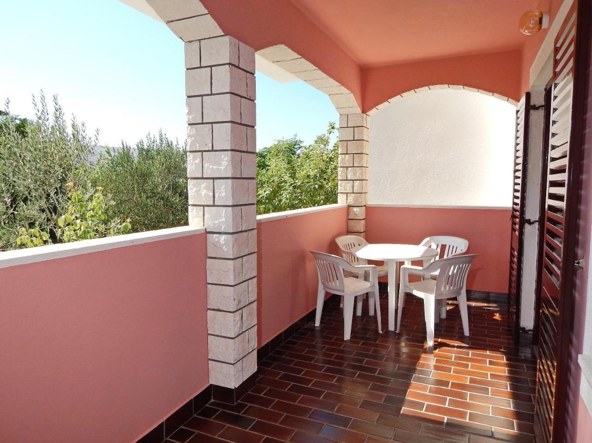 Apartments Luce - Family Friendly & Parking Паг Екстериор снимка