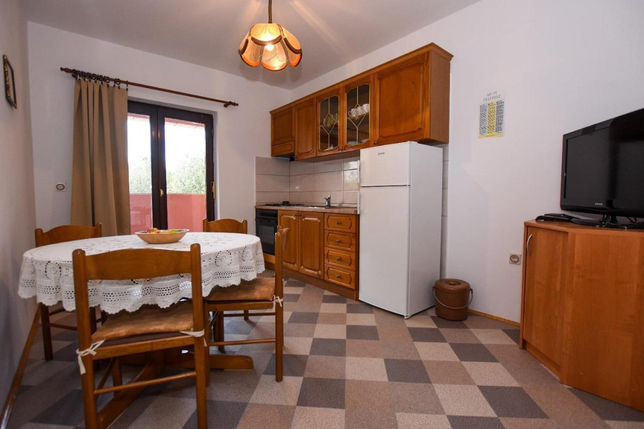 Apartments Luce - Family Friendly & Parking Паг Екстериор снимка