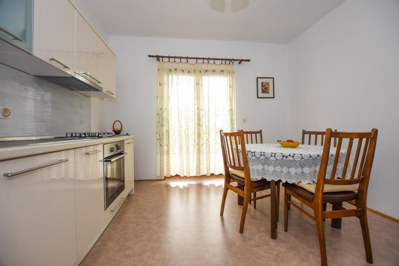 Apartments Luce - Family Friendly & Parking Паг Екстериор снимка