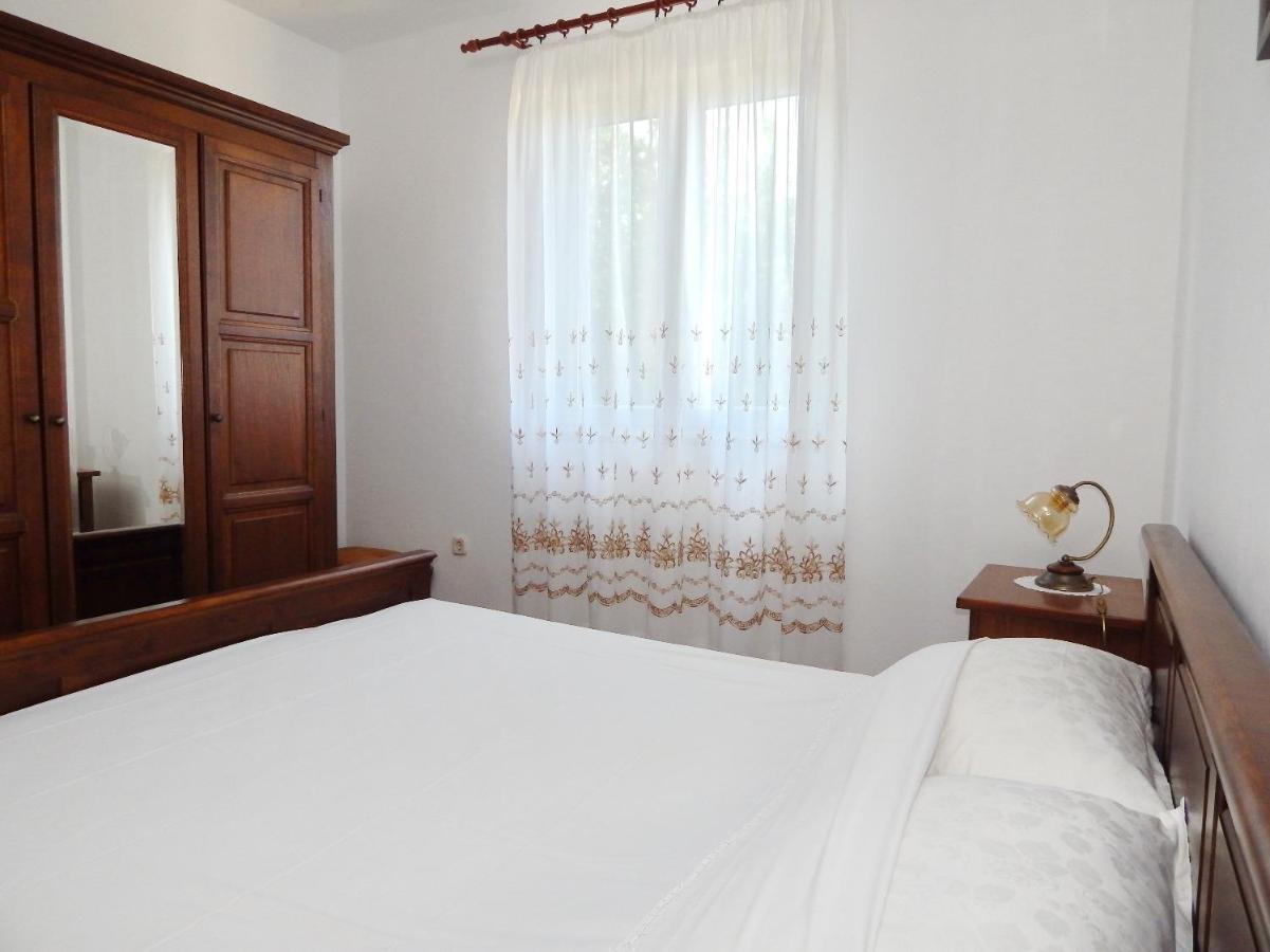Apartments Luce - Family Friendly & Parking Паг Екстериор снимка
