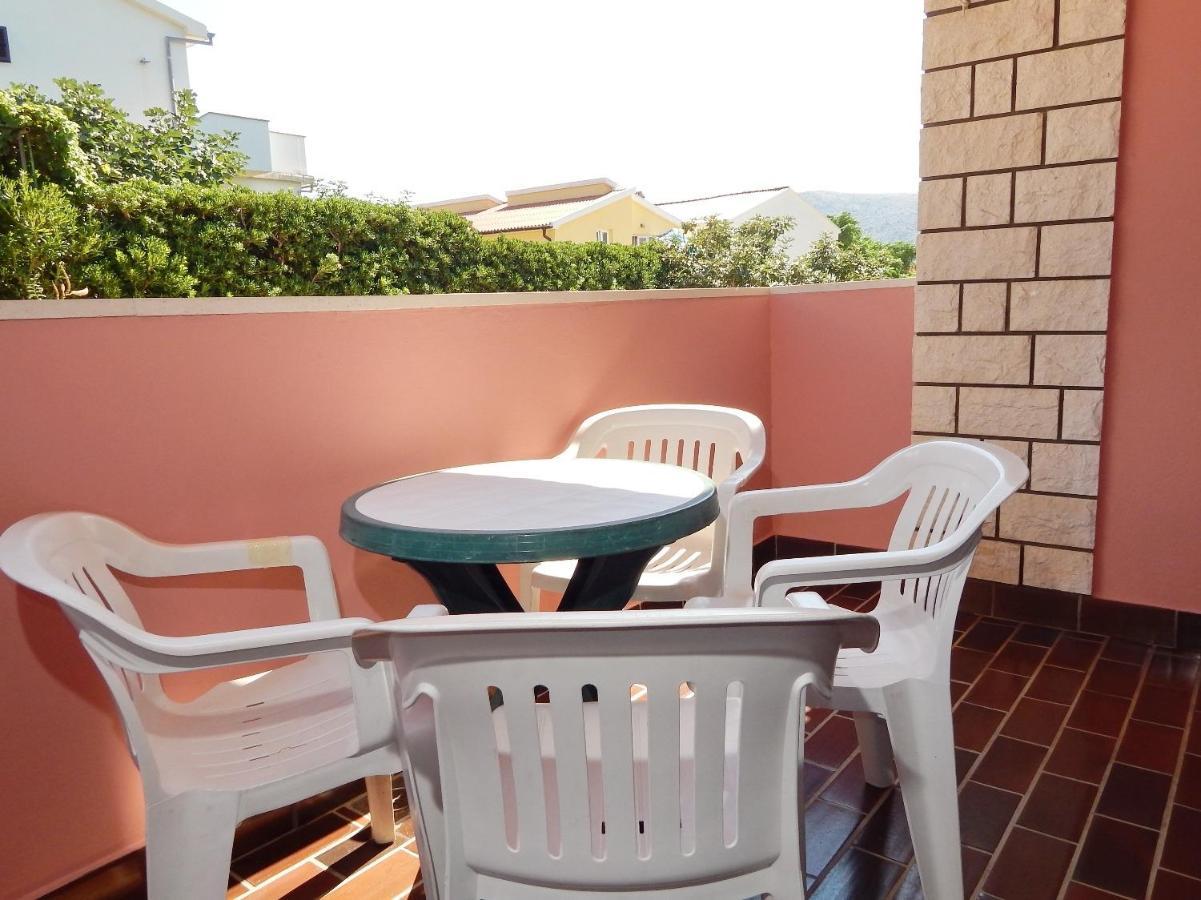 Apartments Luce - Family Friendly & Parking Паг Екстериор снимка