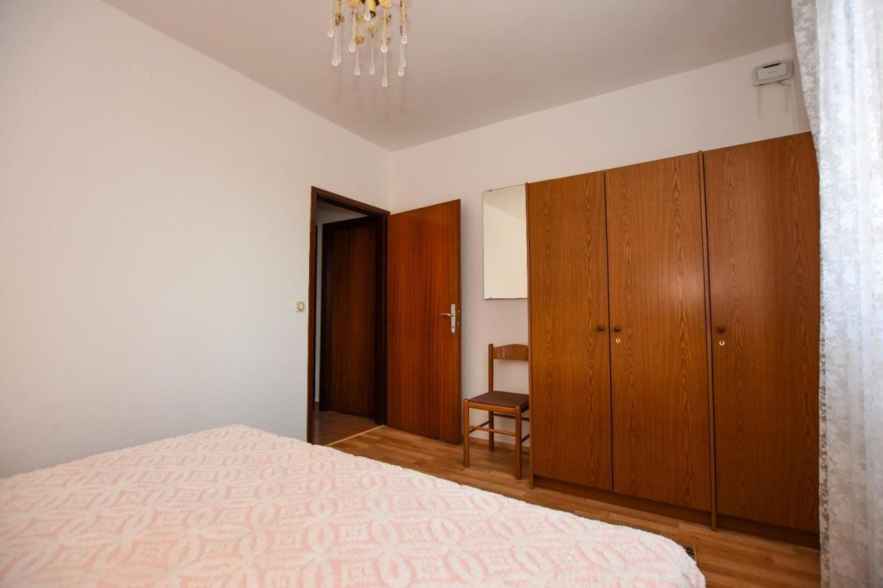 Apartments Luce - Family Friendly & Parking Паг Екстериор снимка