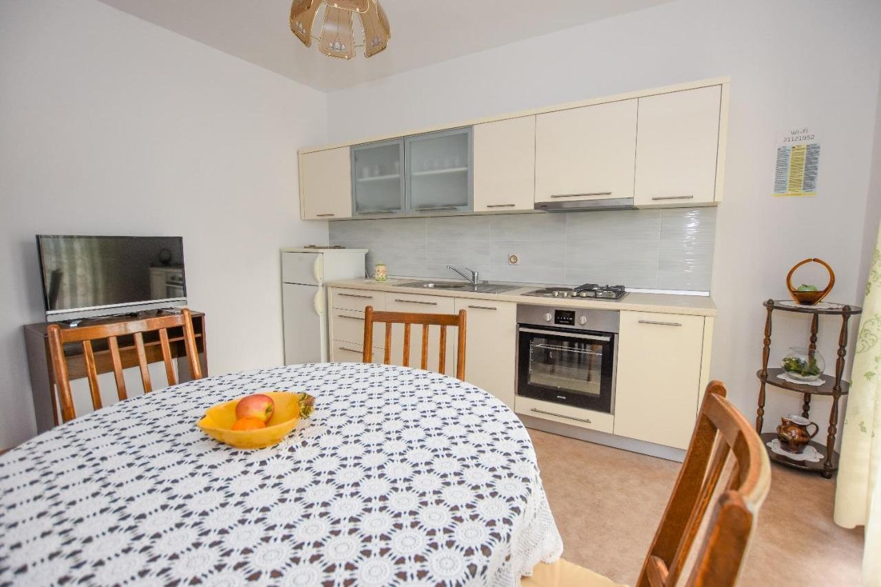 Apartments Luce - Family Friendly & Parking Паг Екстериор снимка